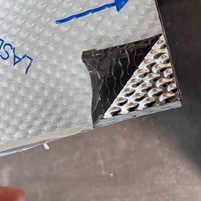 SUS304 स्टेनलेस स्टील एम्बॉसिंग शीट मिरर सतह 0.8*1219*2438mm 6WL टाइप लेजर फिल्म के साथ